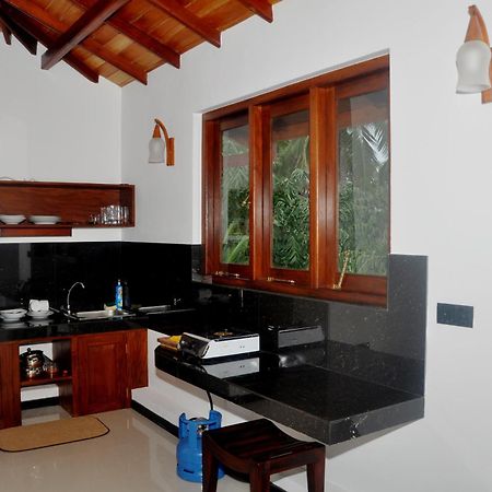 Villa Dineha Hikkaduwa Buitenkant foto