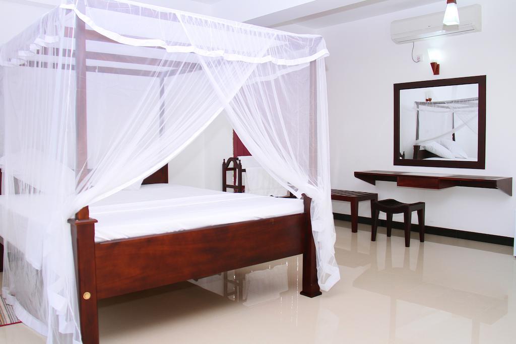 Villa Dineha Hikkaduwa Kamer foto