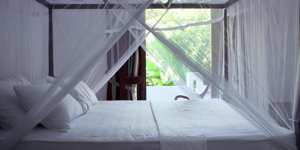Villa Dineha Hikkaduwa Buitenkant foto