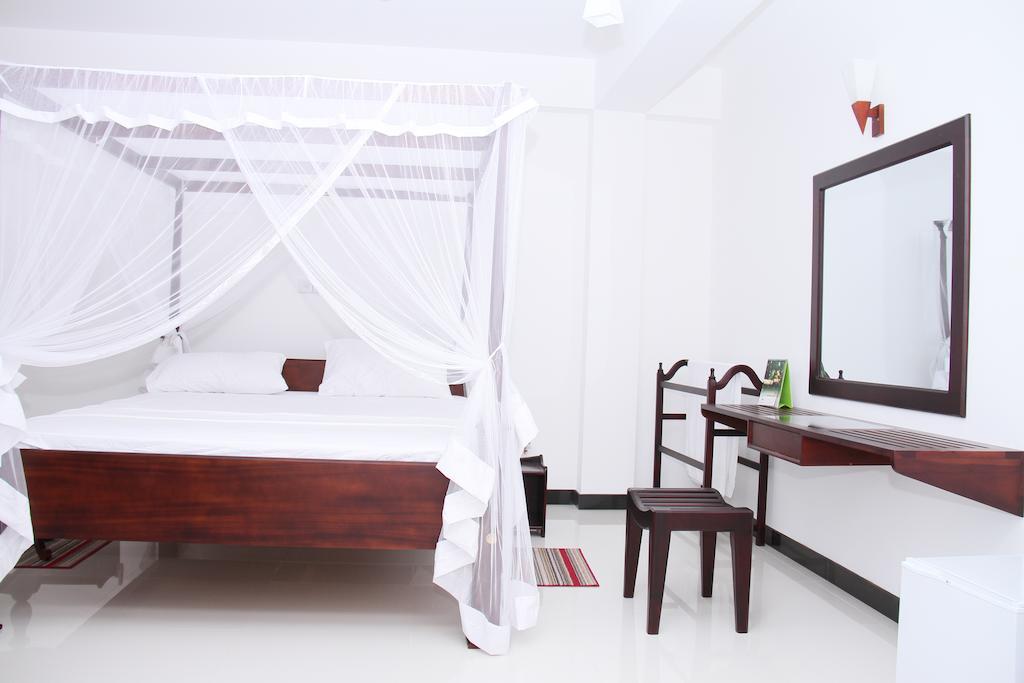 Villa Dineha Hikkaduwa Buitenkant foto
