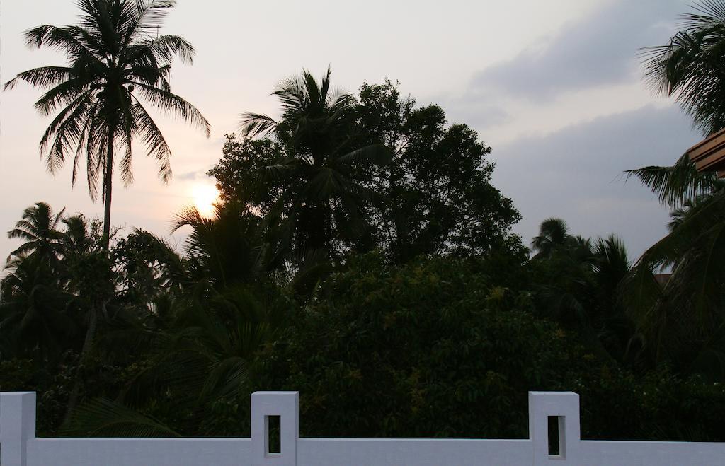 Villa Dineha Hikkaduwa Buitenkant foto