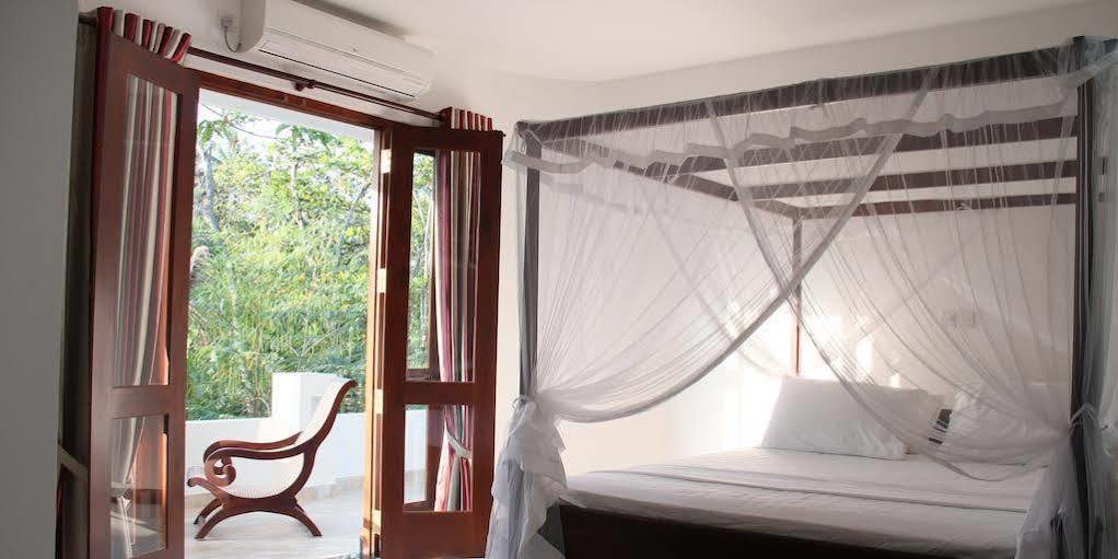 Villa Dineha Hikkaduwa Buitenkant foto