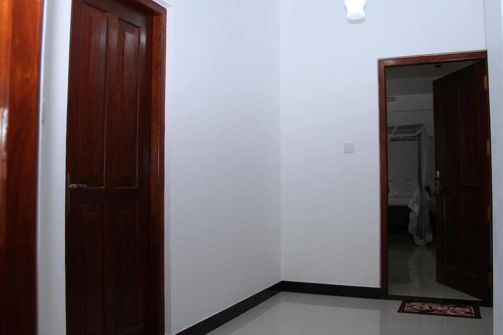 Villa Dineha Hikkaduwa Buitenkant foto