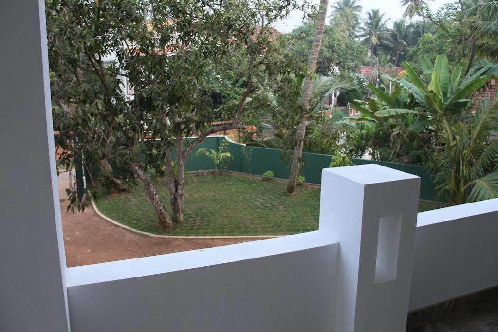 Villa Dineha Hikkaduwa Buitenkant foto