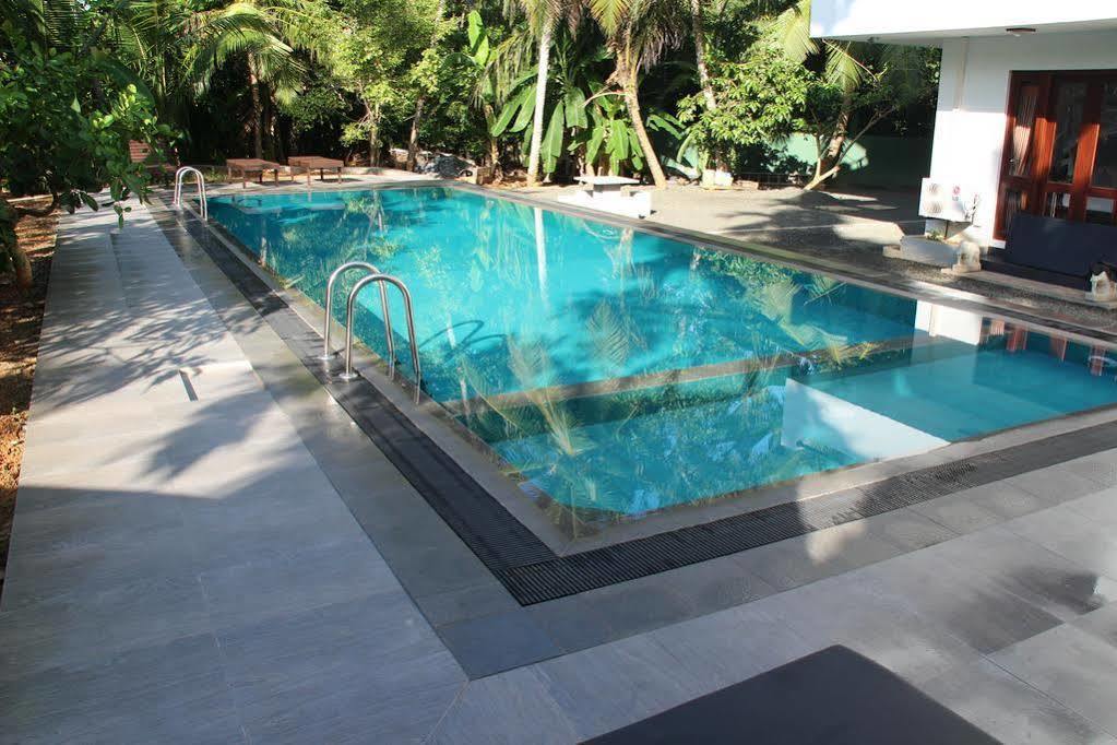 Villa Dineha Hikkaduwa Buitenkant foto